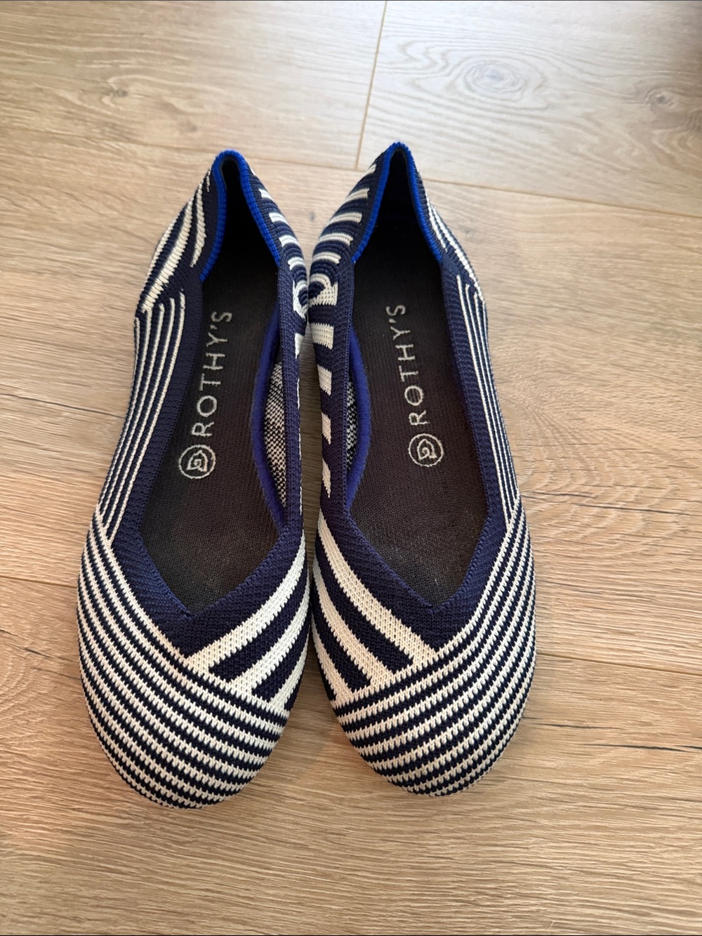 Rothy’s navy & white flat w/lime sole